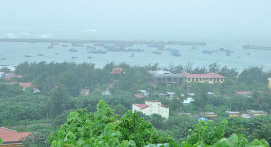 Bão số 4 có xu hướng di chuyển chậm lại, đe dọa Quảng Ninh - Nghệ An - Ảnh 3.