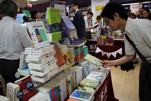 FAHASA khai trương gian hàng sách Việt Nam tại Nhật Bản - Ảnh 1.