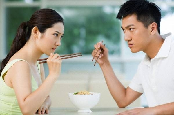 4 điều nguy hiểm hơn cả ngoại tình trong hôn nhân - Ảnh 1.