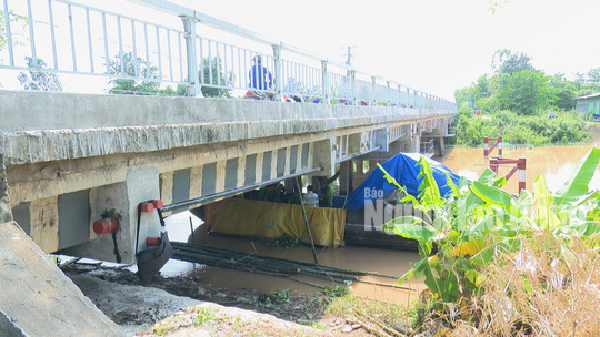 Vợ người bán vé số chết trên ghe trong tư thế 2 tay bị trói - Ảnh 2.