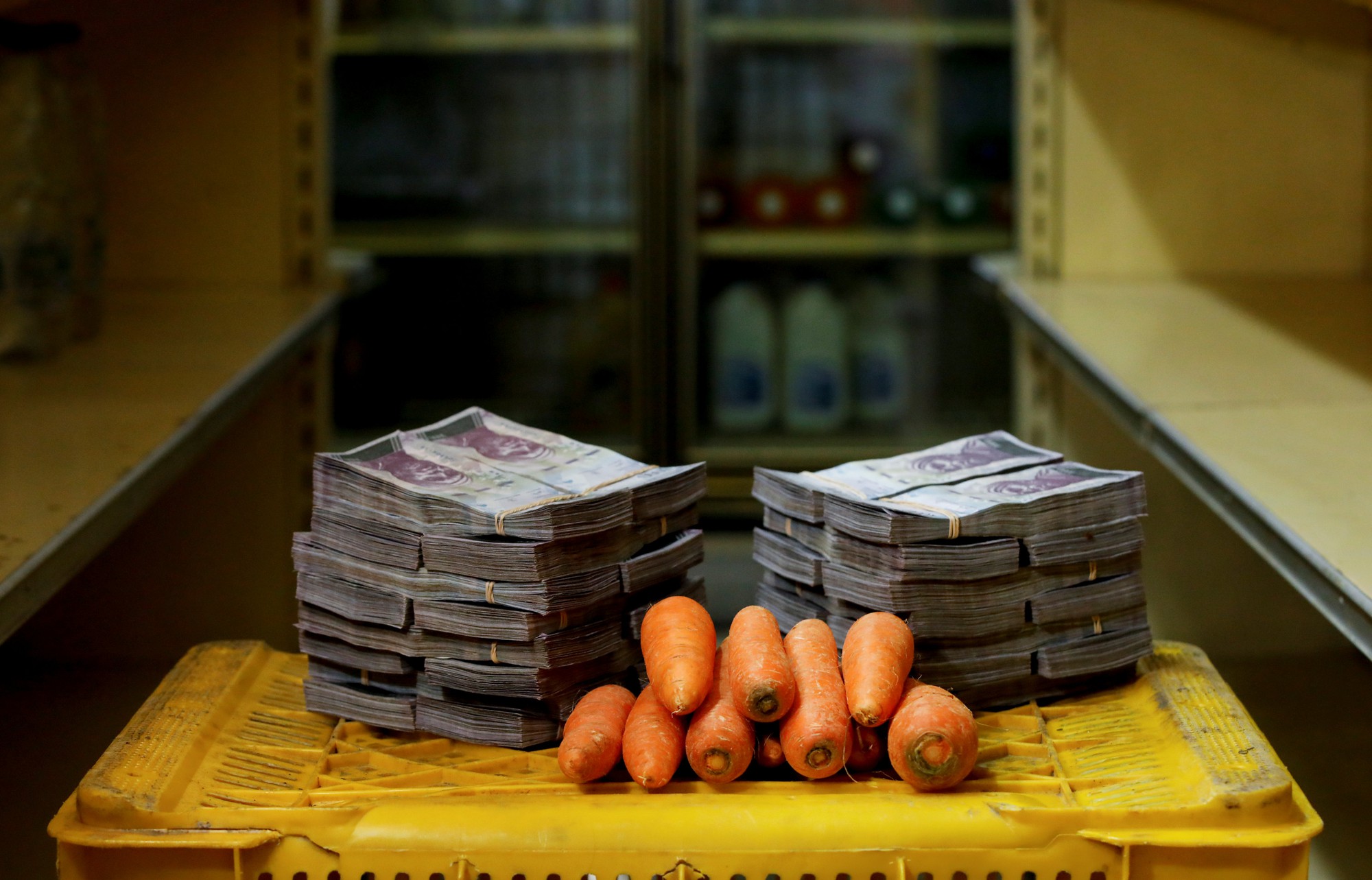 Mất giá khủng như tiền Venezuela: 1 kg thịt giá 9,5 triệu bolivar! - Ảnh 5.