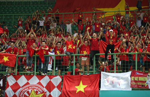 Sốt tour sang Indonesia tiếp lửa cho Olympic Việt Nam - Ảnh 2.