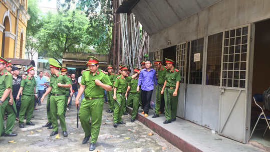 Gọi nhau bằng... bí danh khi mua bán ma túy - Ảnh 1.