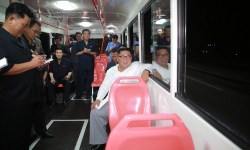 Chuyến thị sát nhiều nụ cười của ông Kim Jong-un - Ảnh 6.