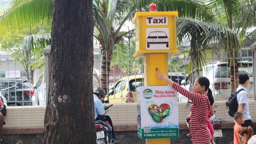 Vào trung tâm TP HCM, chỉ cần bấm nút là taxi đến - Ảnh 1.