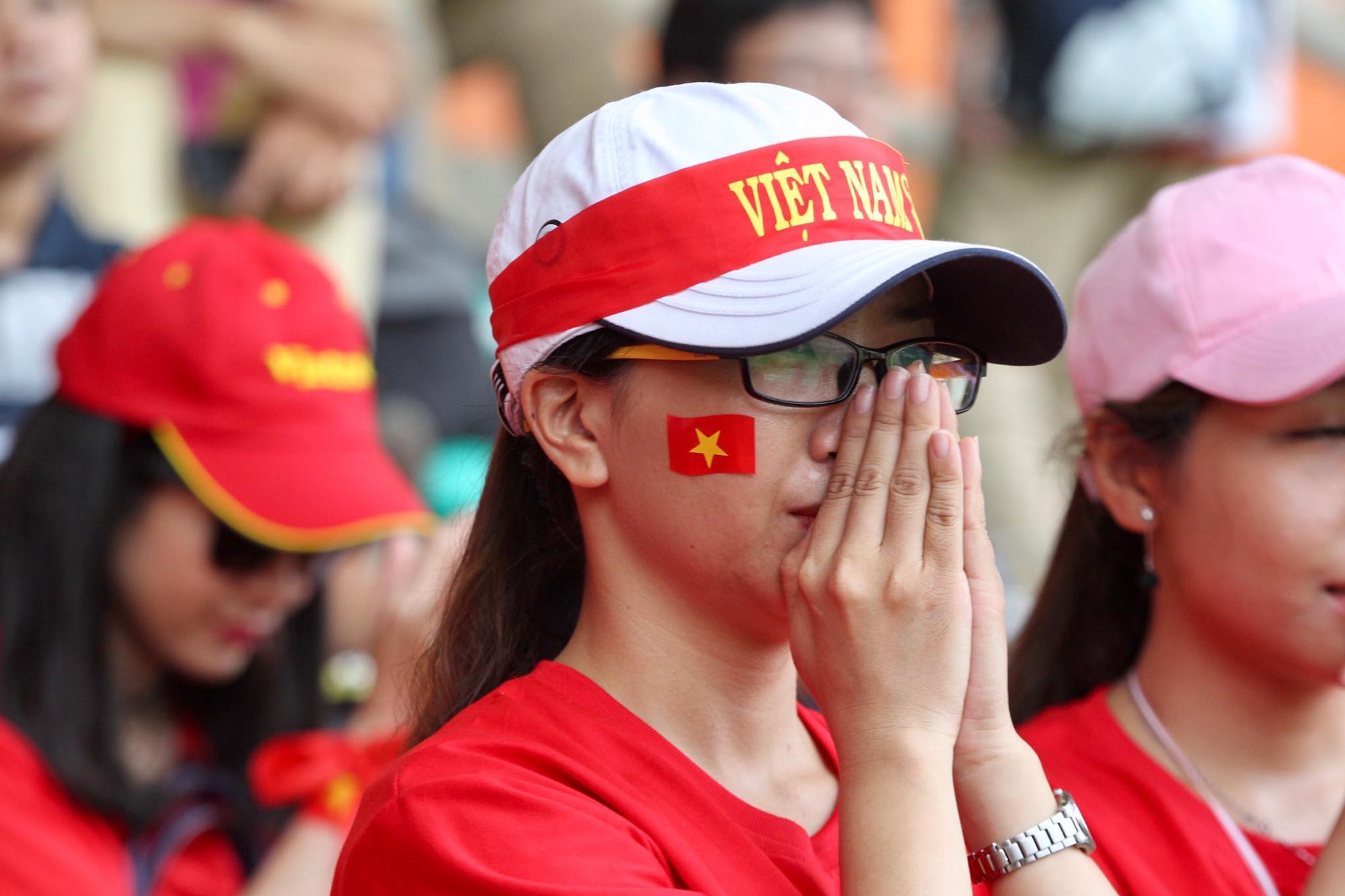 Olympic Việt Nam chia tay trong tiếc nuối, CĐV thẫn thờ - Ảnh 9.