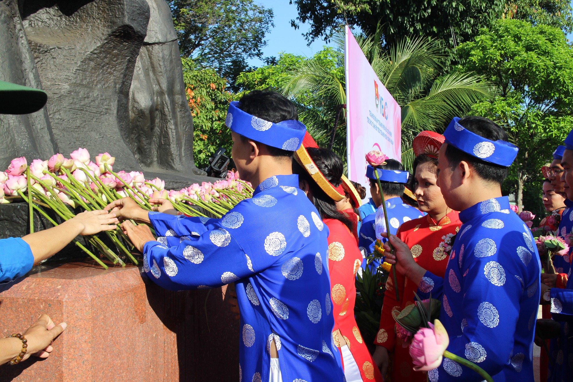 100 đôi công nhân nên duyên trong Ngày Quốc khánh - Ảnh 5.