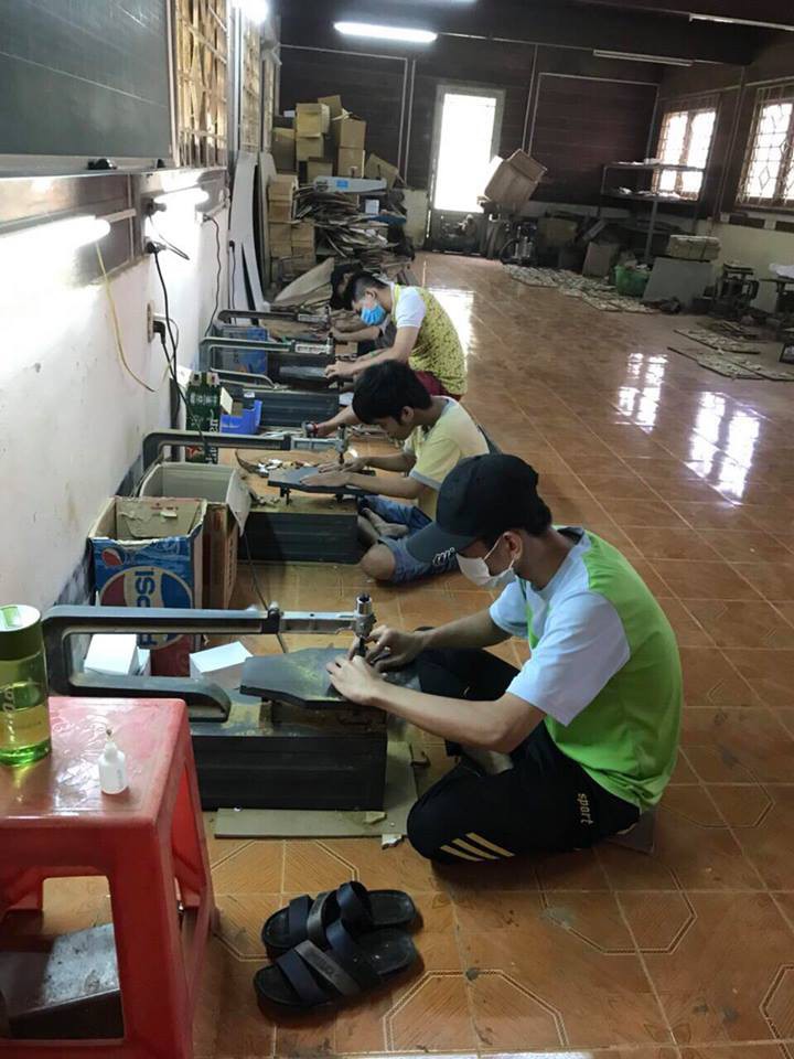 NSND Lệ Thủy mang cần câu cho người khuyết tật - Ảnh 2. NSND Lệ Thủy mang cần câu cho người khuyết tật - Ảnh 2.
