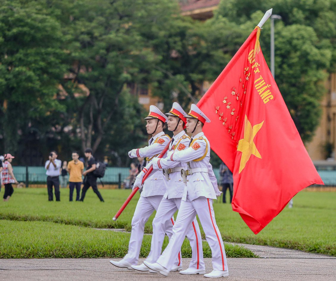 Toàn cảnh Lễ treo cờ rủ Quốc tang Chủ tịch nước Trần Đại Quang - Ảnh 3.