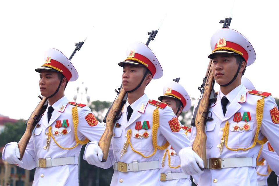 Toàn cảnh Lễ treo cờ rủ Quốc tang Chủ tịch nước Trần Đại Quang - Ảnh 7.