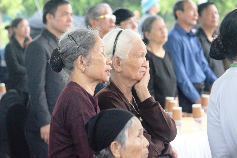 Người dân quê nhà rơi lệ xem Lễ truy điệu Chủ tịch nước Trần Đại Quang - Ảnh 9.