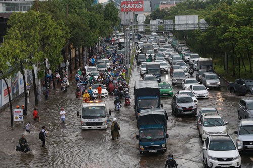 Dùng dằng chống ngập - Ảnh 1.