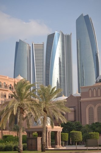 Chiêm ngưỡng khách sạn dát vàng 7 sao siêu xa xỉ ở UAE - Ảnh 2.