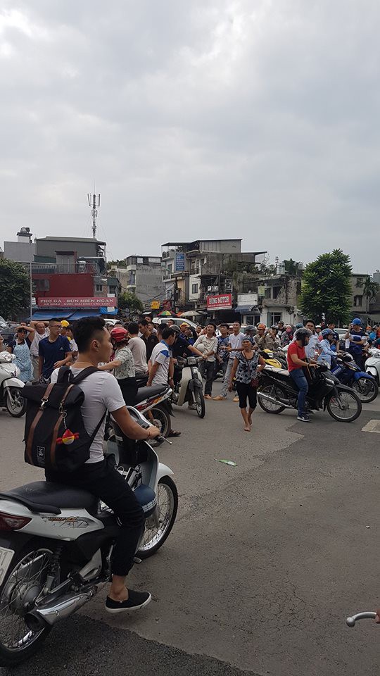 Hà Nội: Người dân nhà cao tầng chạy xuống đường vì động đất - Ảnh 5.