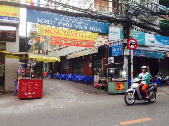 Tâm sự trước nhà hàng xóm bạn gái rồi đâm chết chủ nhà - Ảnh 1.