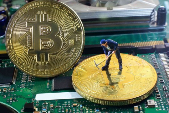 Giá Bitcoin bất ngờ rớt thảm, có lúc xuống dưới 10.000 USD - Ảnh 1.