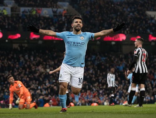 Nhấn chìm Newcastle, Man City thách thức sân cỏ Anh - Ảnh 3.