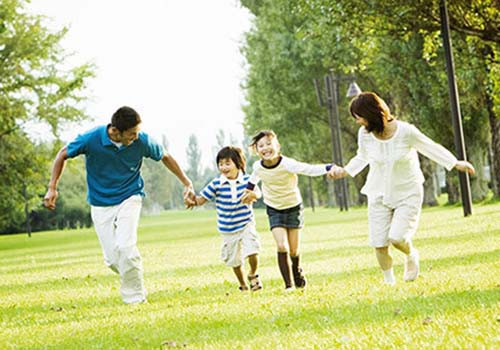 Mua bảo hiểm qua ngân hàng, nhân thêm lợi ích - Ảnh 1. Mua bảo hiểm qua ngân hàng, nhân thêm lợi ích - Ảnh 1.
