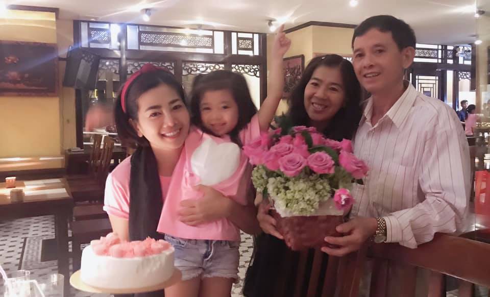 Diễn viên Mai Phương rạng ngời bên người thân trong ngày sinh nhật - Ảnh 4.