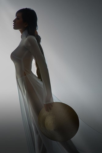 Thảm họa thời trang khi mỹ nhân Việt diện áo dài phản cảm - Ảnh 7.