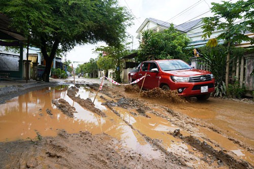 Dự án đường cao tốc Đà Nẵng - Quảng Ngãi: Phá nát 17 đường dân sinh - Ảnh 1.