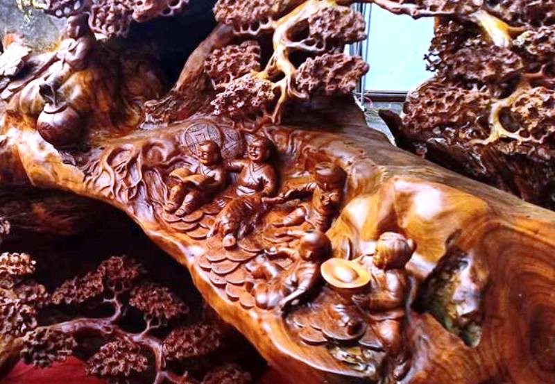 “Choáng” với bức tượng Phật Di Lặc bằng gỗ hương giá 1,2 tỉ đồng - Ảnh 8.