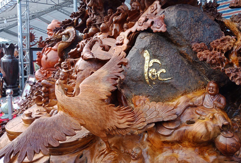 “Choáng” với bức tượng Phật Di Lặc bằng gỗ hương giá 1,2 tỉ đồng - Ảnh 6.
