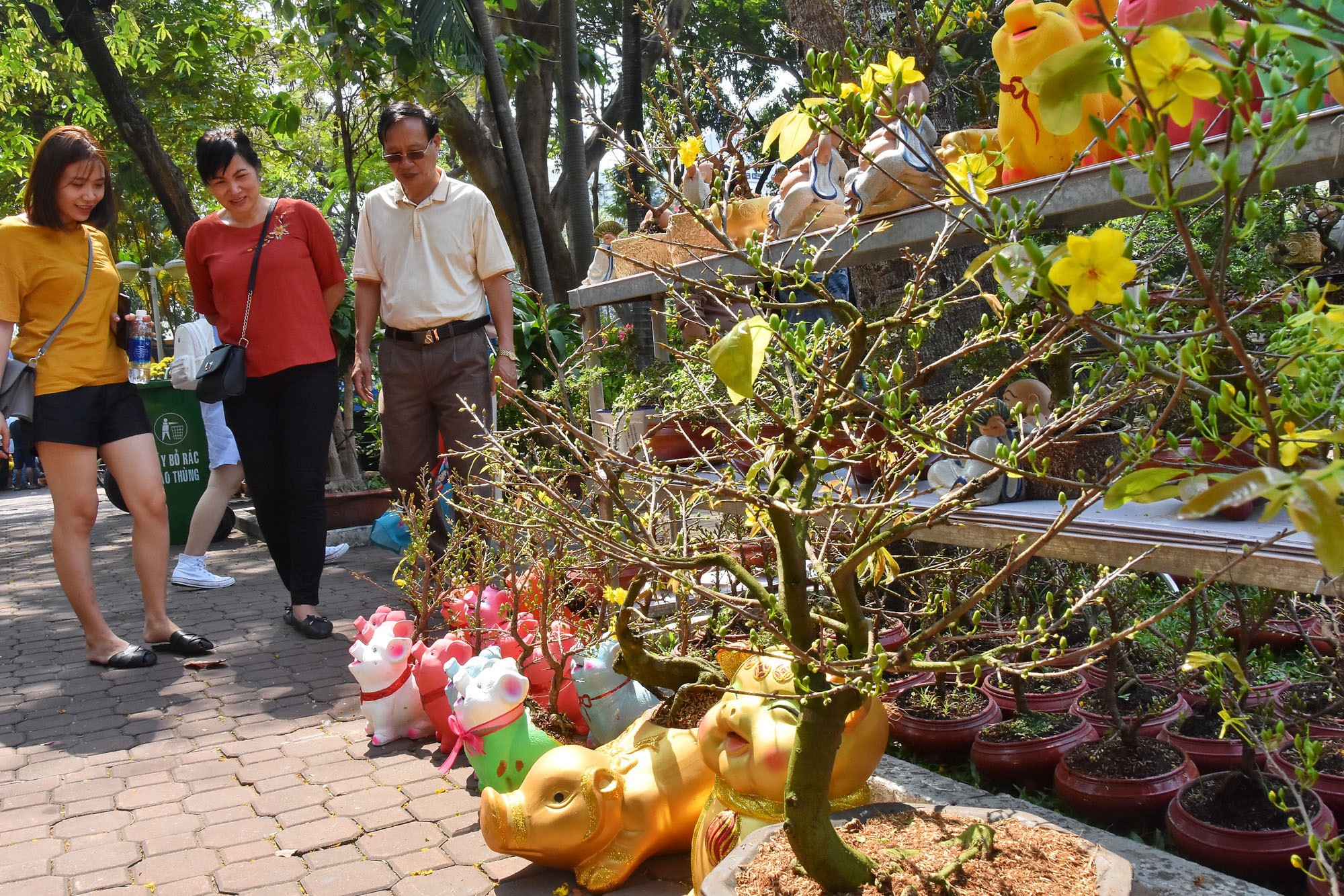 Chợ hoa Tết Bến Bình Đông ngày càng đìu hiu dù cận Tết - Ảnh 13.