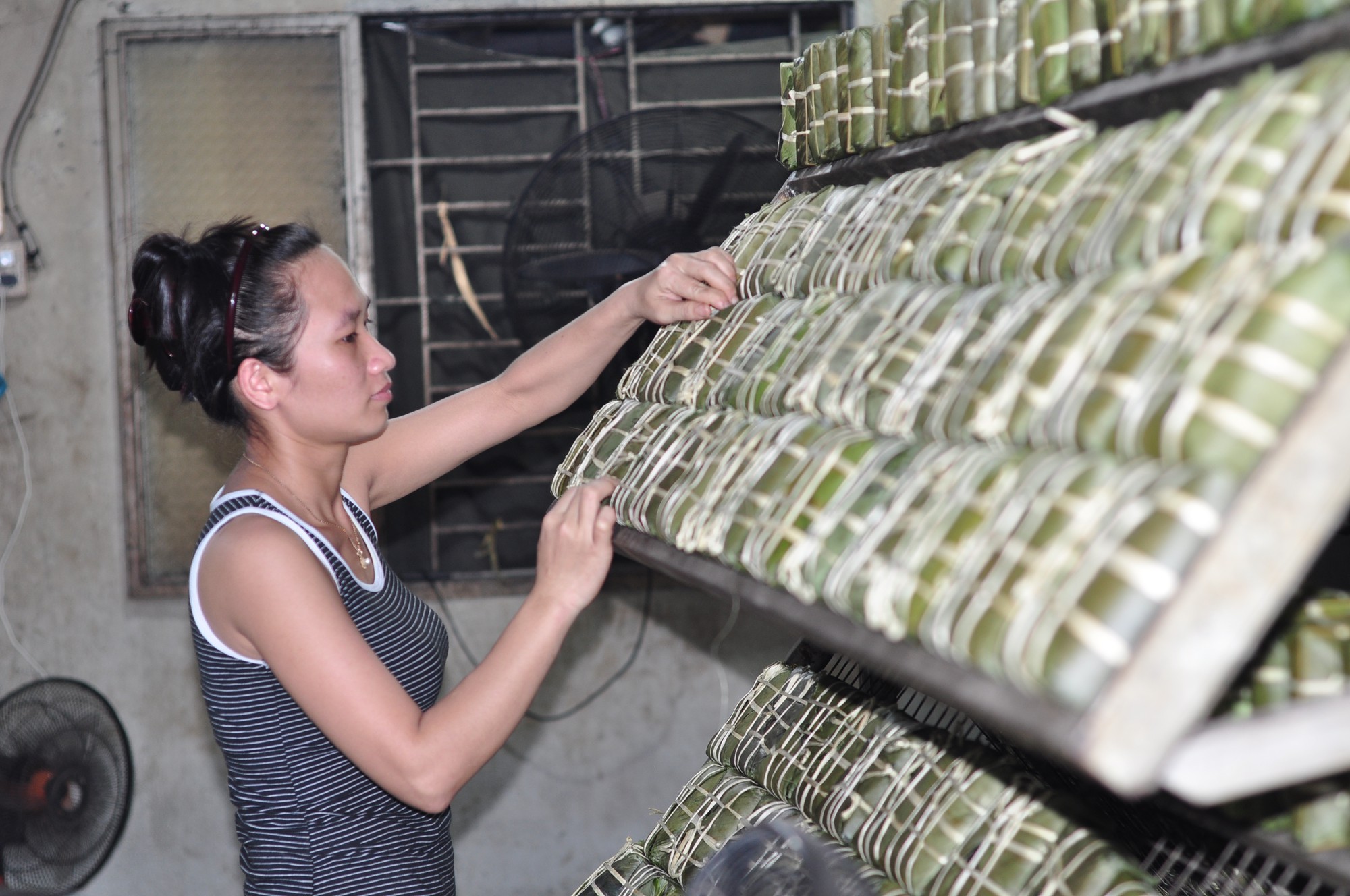 Làng bánh chưng mỗi ngày xuất hàng chục tấn ở Đồng Nai - Ảnh 11.