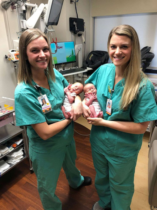 Trùng hợp đáng yêu:  Hai nữ y tá sinh đôi đỡ đẻ ca sinh đôi - Ảnh 1.