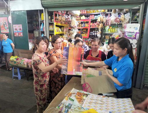 Huế: Phát động phong trào nói không với túi ni-lông - Ảnh 1. Huế: Phát động phong trào nói không với túi ni-lông - Ảnh 1.