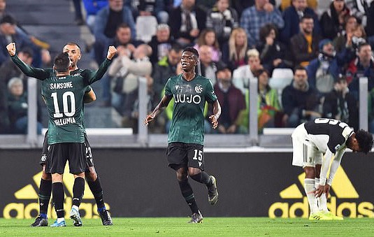 Juventus tặng quà độc, Ronaldo bùng nổ với bàn thắng 701 - Ảnh 7.