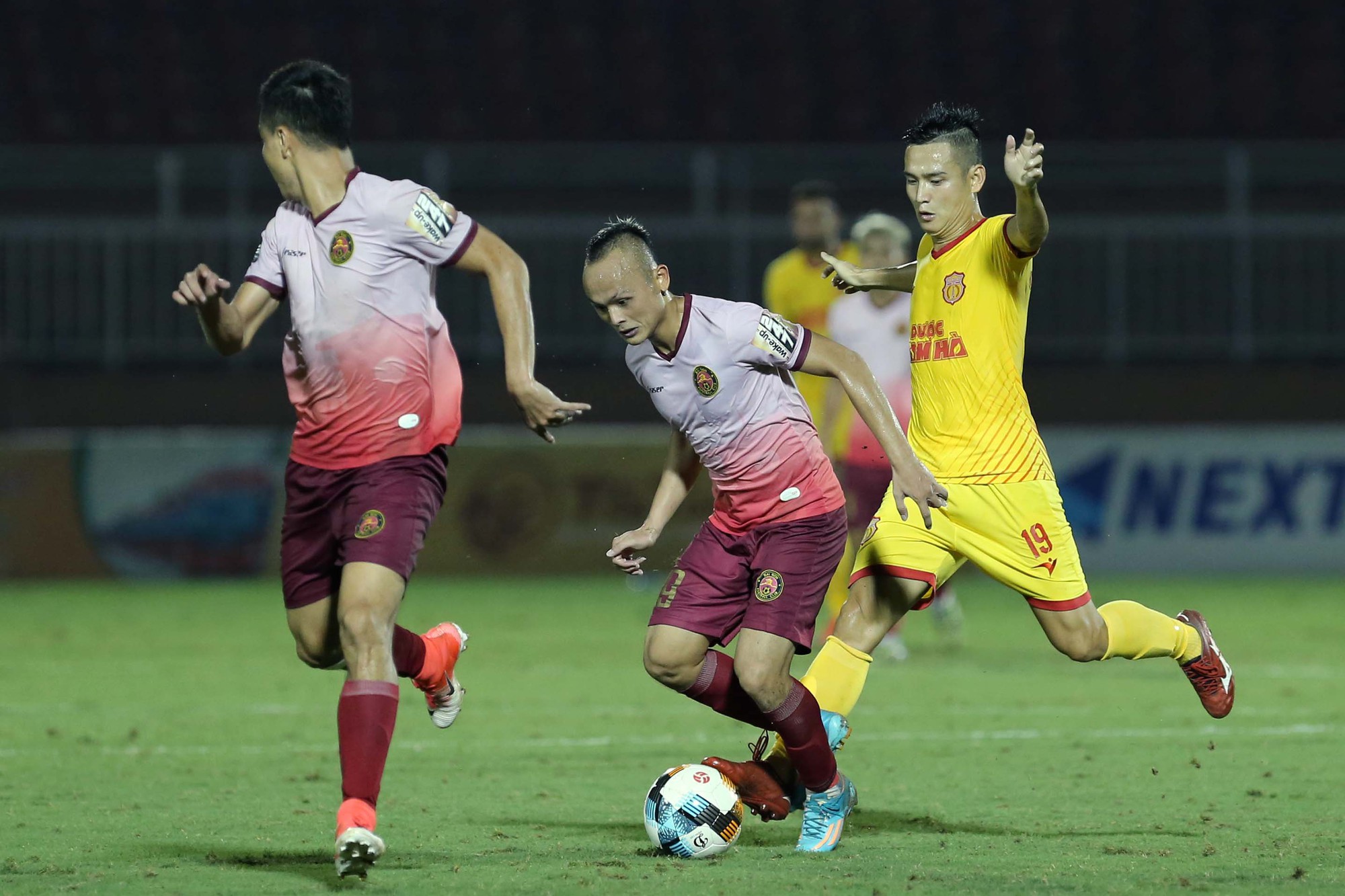 Quốc Phương lập hat-trick giúp Sài Gòn FC thắng đậm Nam Định - Ảnh 2.