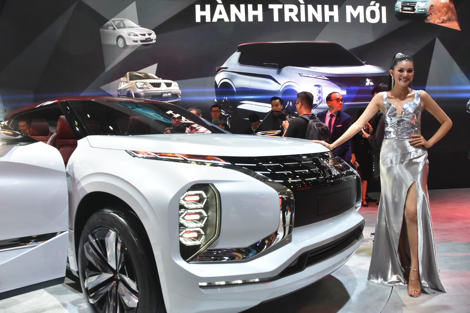 Gần 100 mẫu ôtô mới nhất trình diễn tại Vietnam Motor Show 2019 - Ảnh 1.