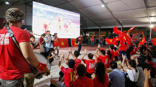 Cuộc thi sáng tác Bài hát cổ động bóng đá Việt Nam: Cất cao tiếng hát giữa thánh đường bóng đá - Ảnh 1.