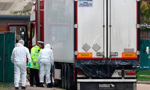 Bộ Ngoại giao phối hợp thúc đẩy xác nhận danh tính 39 thi thể trong container ở Anh - Ảnh 1.