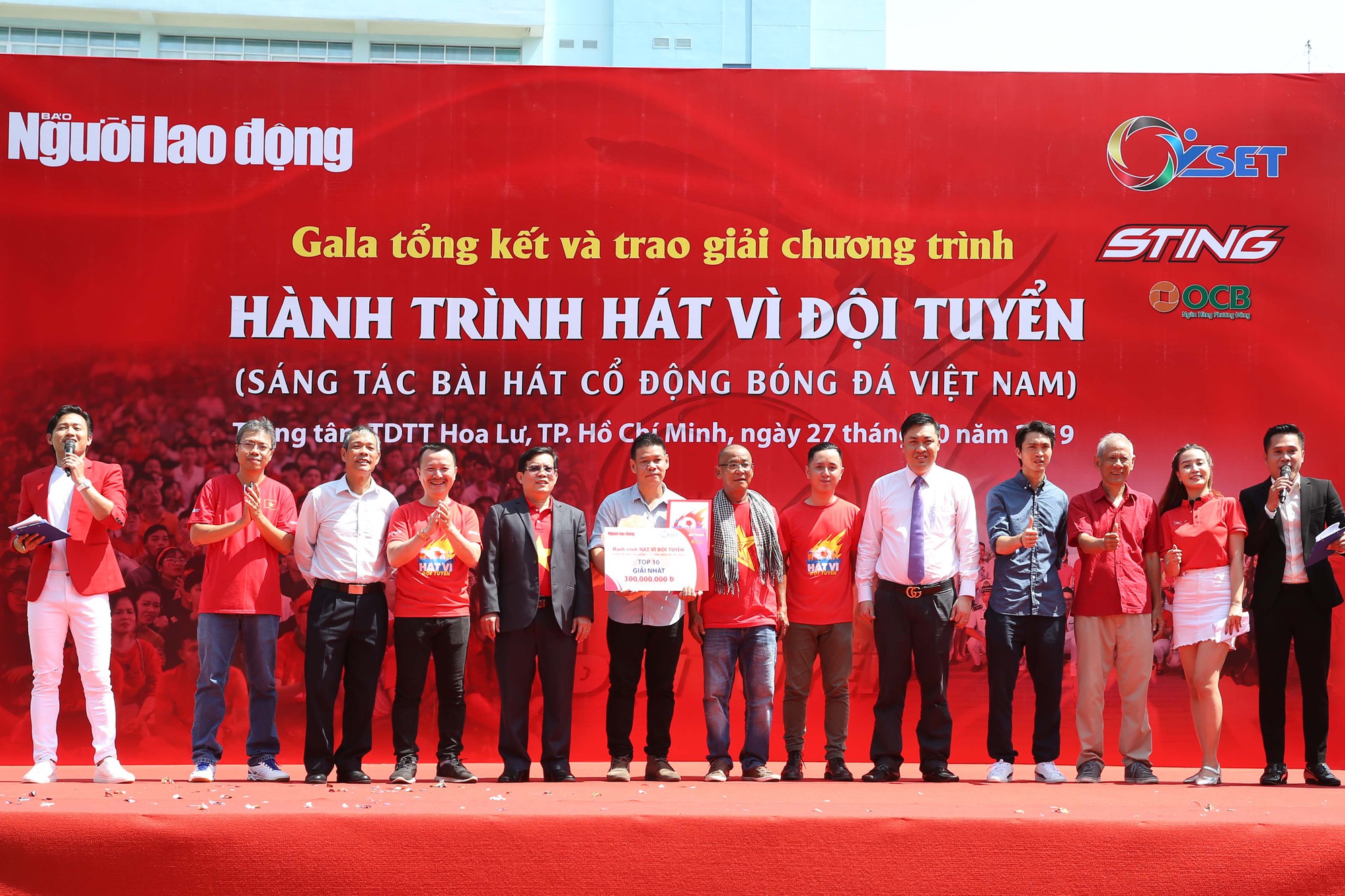 Cầu thủ Tuấn Anh xé niêm phong, công bố nhạc sĩ Võ Thiện Thanh ôm giải 300 triệu đồng - Ảnh 15.