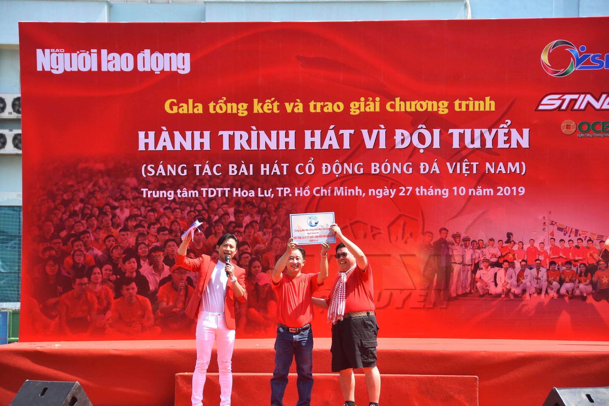 Cầu thủ Tuấn Anh xé niêm phong, công bố nhạc sĩ Võ Thiện Thanh ôm giải 300 triệu đồng - Ảnh 18.