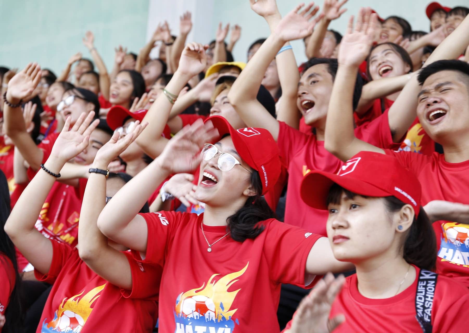 Hành trình hát vì đội tuyển: Ca khúc Khát khao Việt Nam giành giải nhất - Ảnh 16.