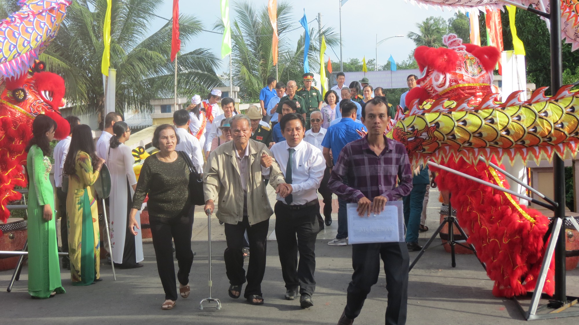 Khánh thành Tượng đài sự kiện tập kết 1954 tại Đồng Tháp - Ảnh 1.