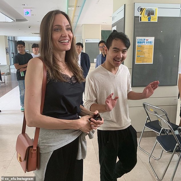 Angelina Jolie cùng 2 con nuôi ra mắt phim ở Nhật Bản - Ảnh 5.