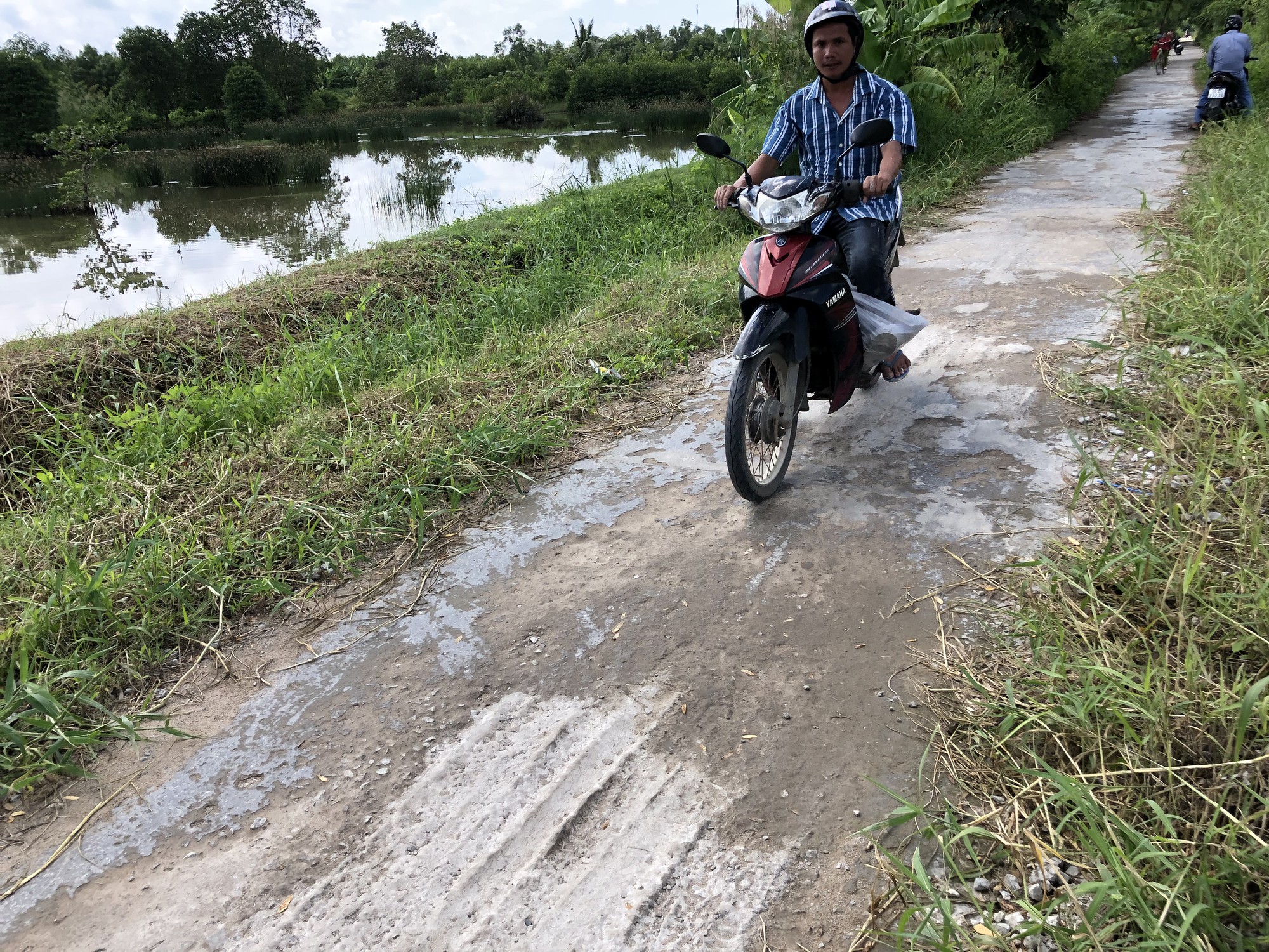 Đường tiền tỉ mới nghiệm thu đã xuống cấp do... chạy Tết - Ảnh 1.