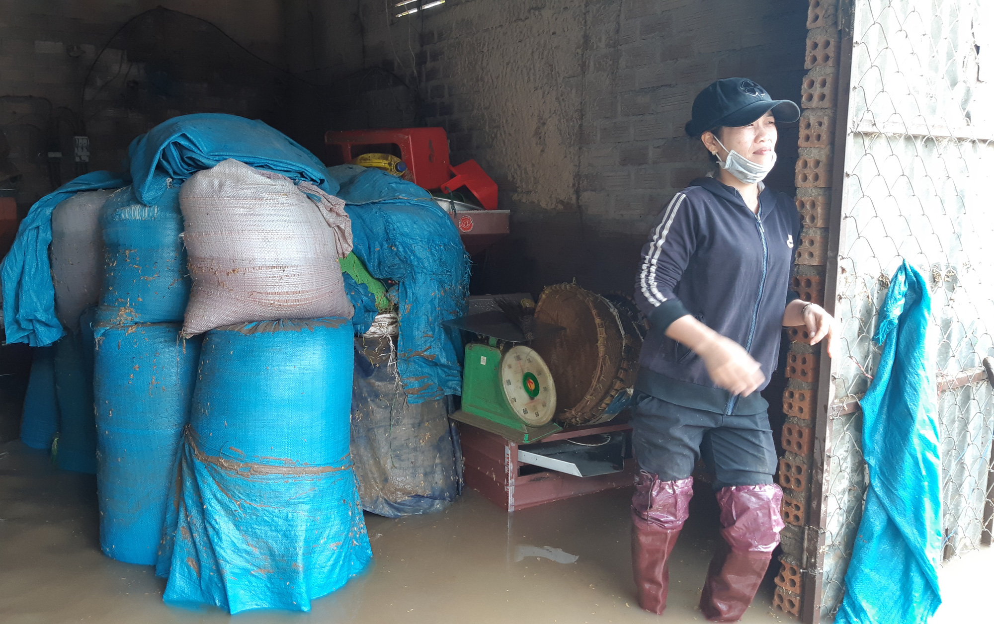 Đắk Lắk: Hàng trăm nhà dân chìm trong nước lũ - Ảnh 12.