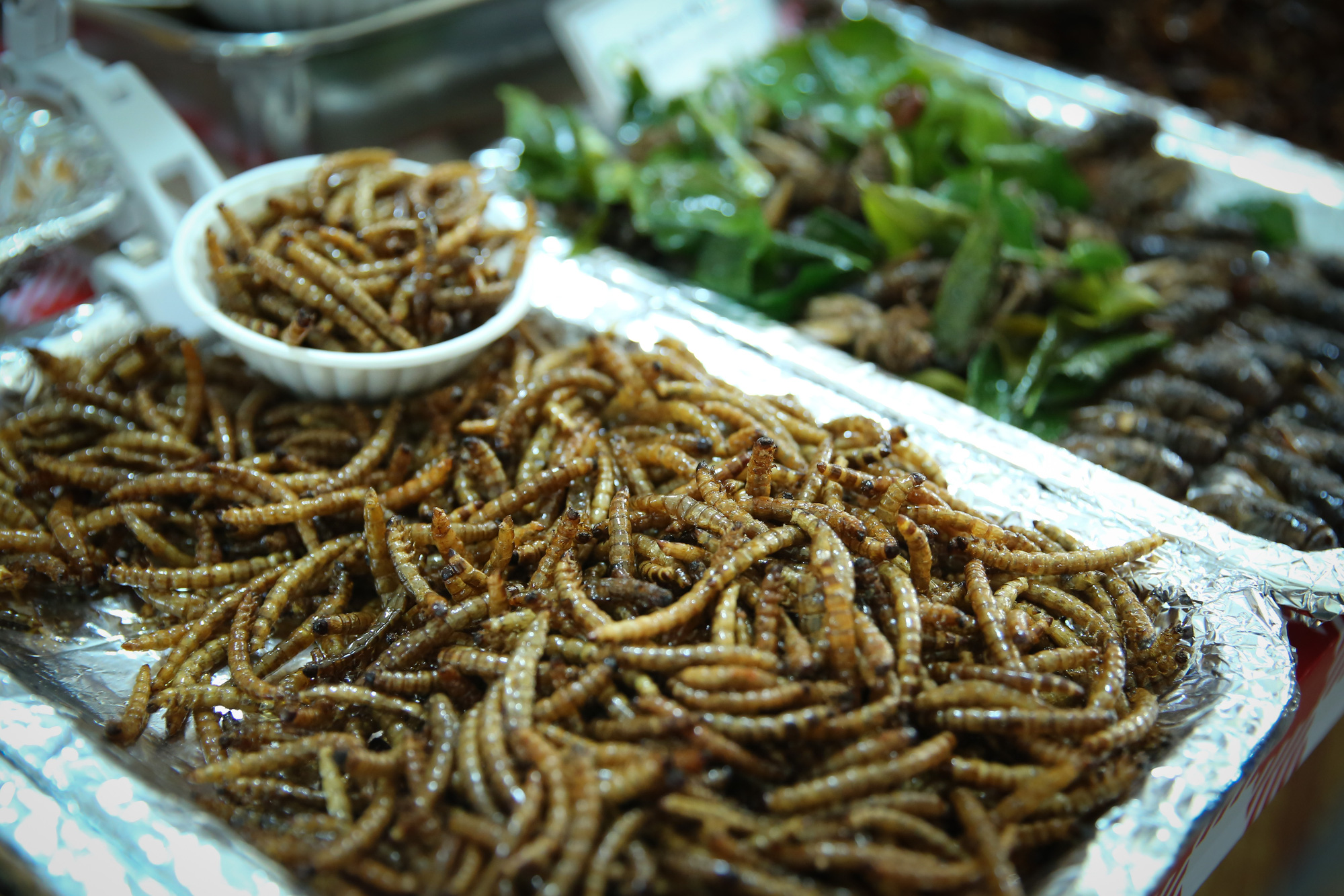 Hàng loạt món ăn độc, lạ khắp châu Á hút giới trẻ TP HCM - Ảnh 8.