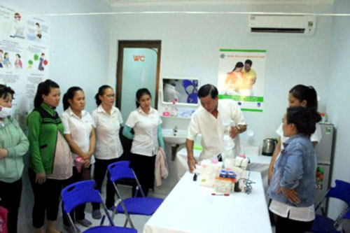 Ninh Thuận: Lập phòng vắt, trữ sữa mẹ cho công nhân - Ảnh 1.