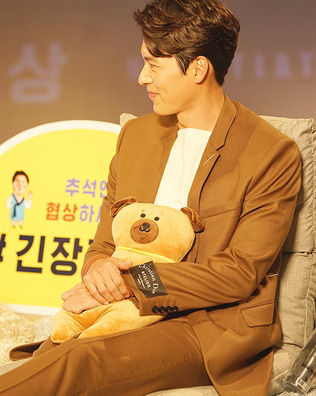 Nhan sắc của Hoàng tử màn ảnh Hyun Bin ở tuổi 37 - Ảnh 7.