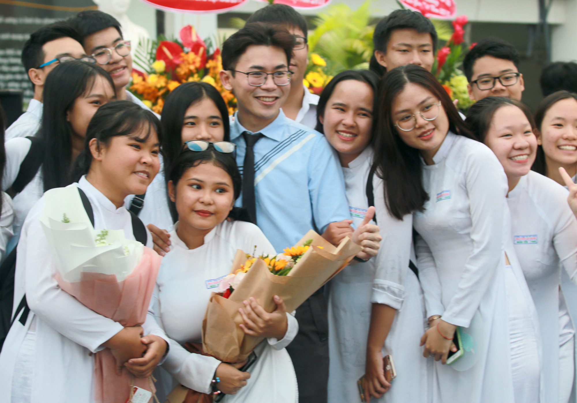Những hình ảnh đẹp đốn tim trong ngày Nhà giáo Việt Nam - Ảnh 5.
