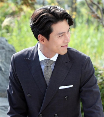 Nhan sắc của Hoàng tử màn ảnh Hyun Bin ở tuổi 37 - Ảnh 8.