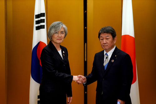 Nhật - Hàn nỗ lực phá băng quan hệ - Ảnh 1.