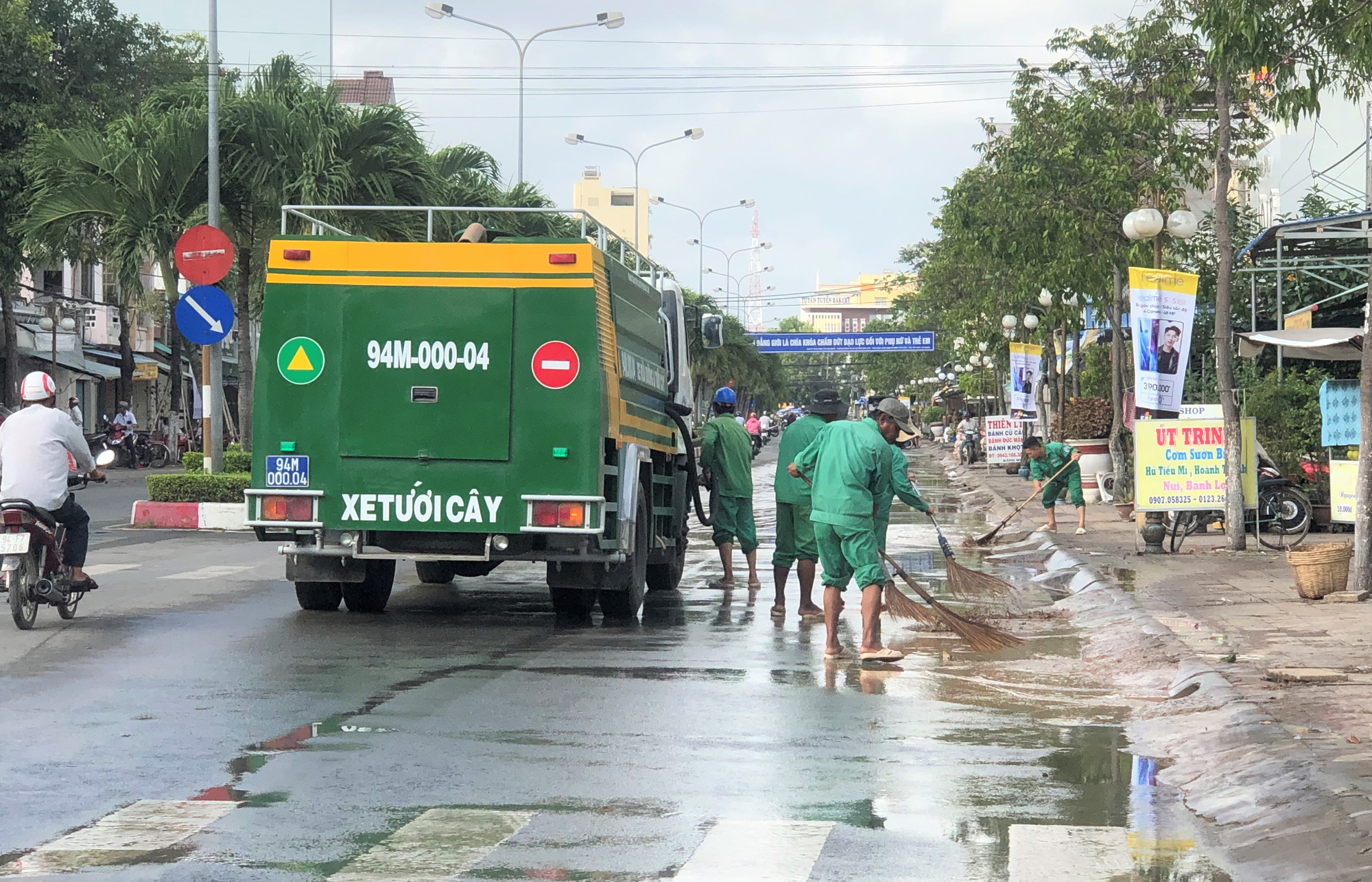 Bùn nhão bất ngờ xuất hiện dày đặc ở TP Bạc Liêu sau khi triều cường rút - Ảnh 15.